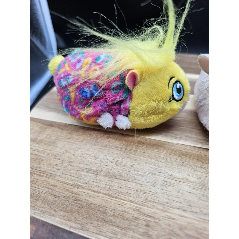 Zhu Zhu Pets Roller Baby Hamsters Fuzzy Lot of 2 ~Tested Working‎ ~ 1 Has Sound